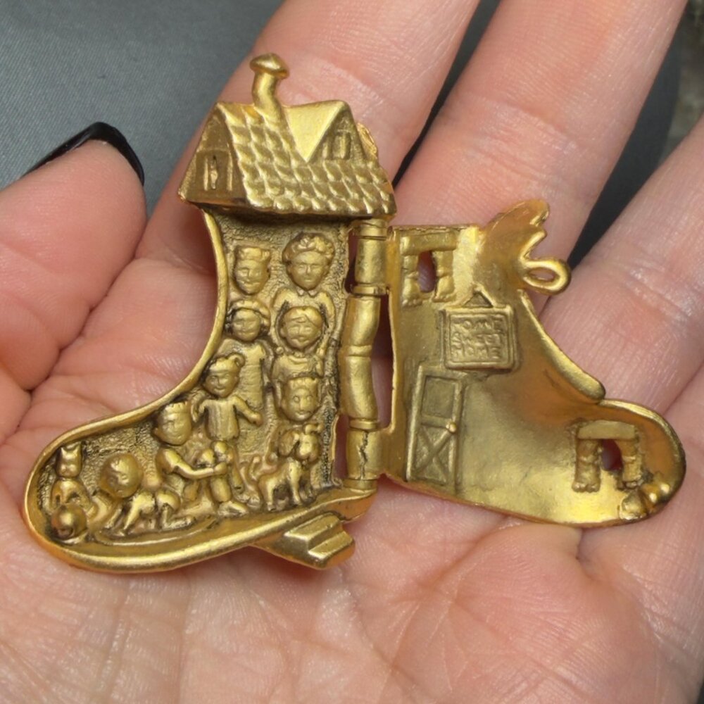 AJC Mother Goose Brooch Vintage Hinged Shoe Figural Storybook Pin 2” - Picture 3 of 13